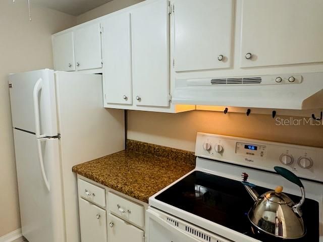 For Sale: $79,900 (1 beds, 1 baths, 608 Square Feet)