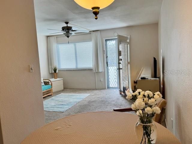 For Sale: $79,900 (1 beds, 1 baths, 608 Square Feet)