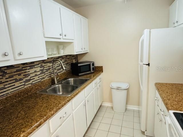 For Sale: $79,900 (1 beds, 1 baths, 608 Square Feet)