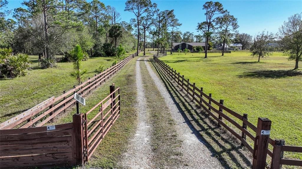For Sale: $895,000 (3 beds, 2 baths, 2355 Square Feet)