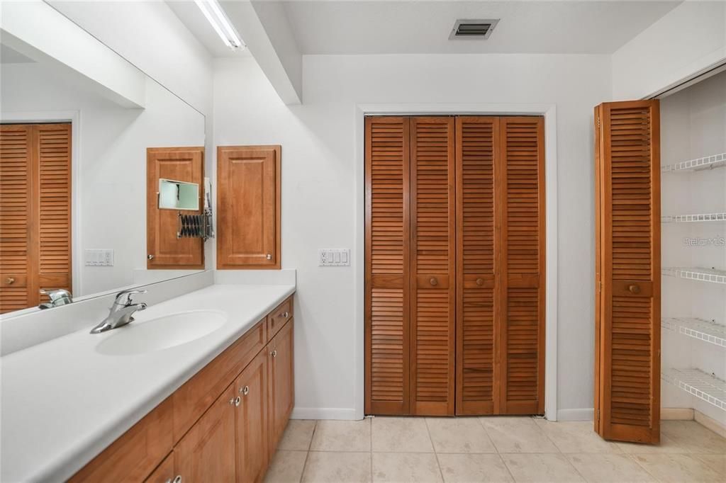 For Sale: $895,000 (3 beds, 2 baths, 2355 Square Feet)