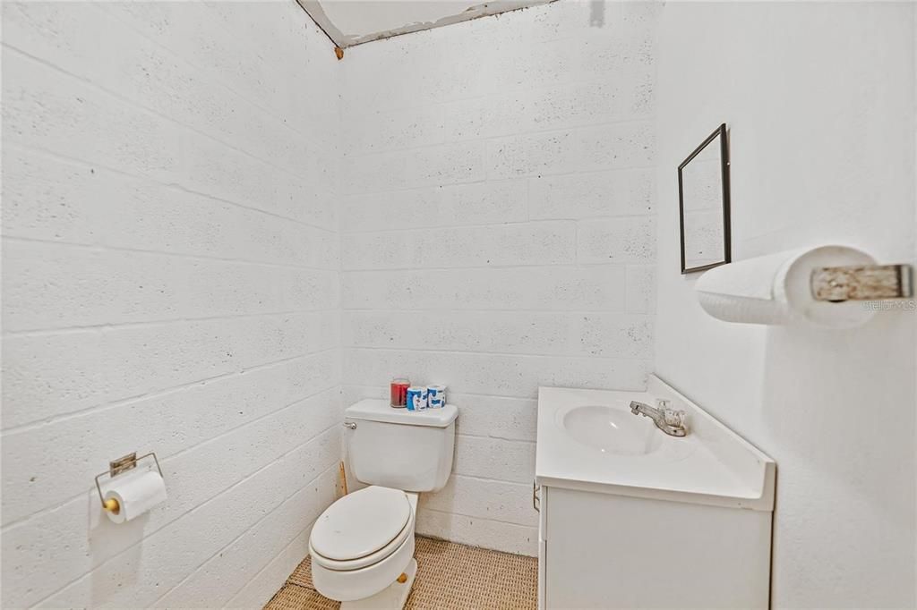 For Sale: $895,000 (3 beds, 2 baths, 2355 Square Feet)