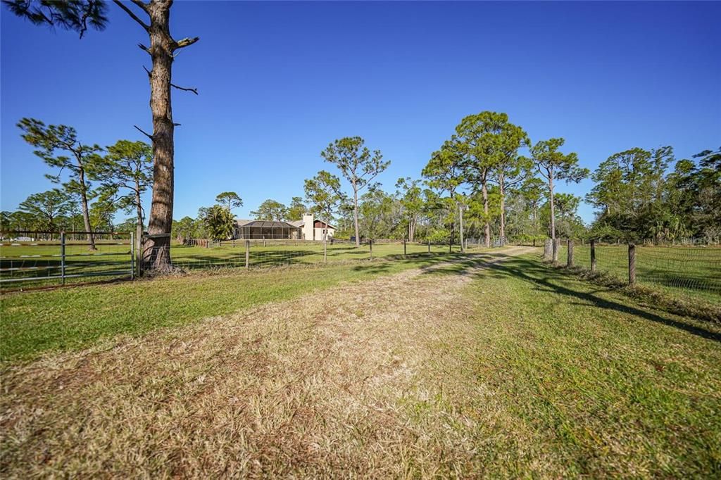 For Sale: $895,000 (3 beds, 2 baths, 2355 Square Feet)