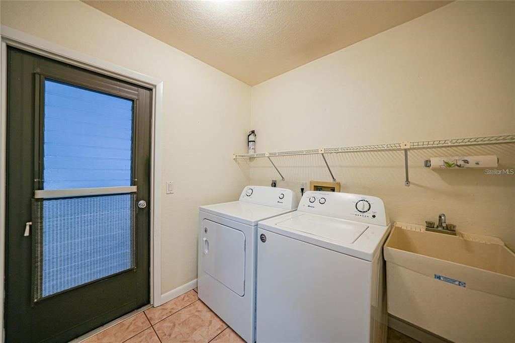 For Sale: $895,000 (3 beds, 2 baths, 2355 Square Feet)