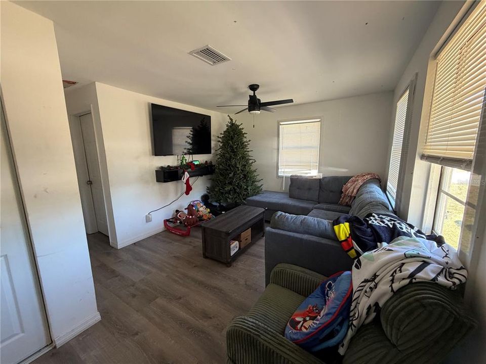 For Rent: $2,175 (3 beds, 2 baths, 1056 Square Feet)