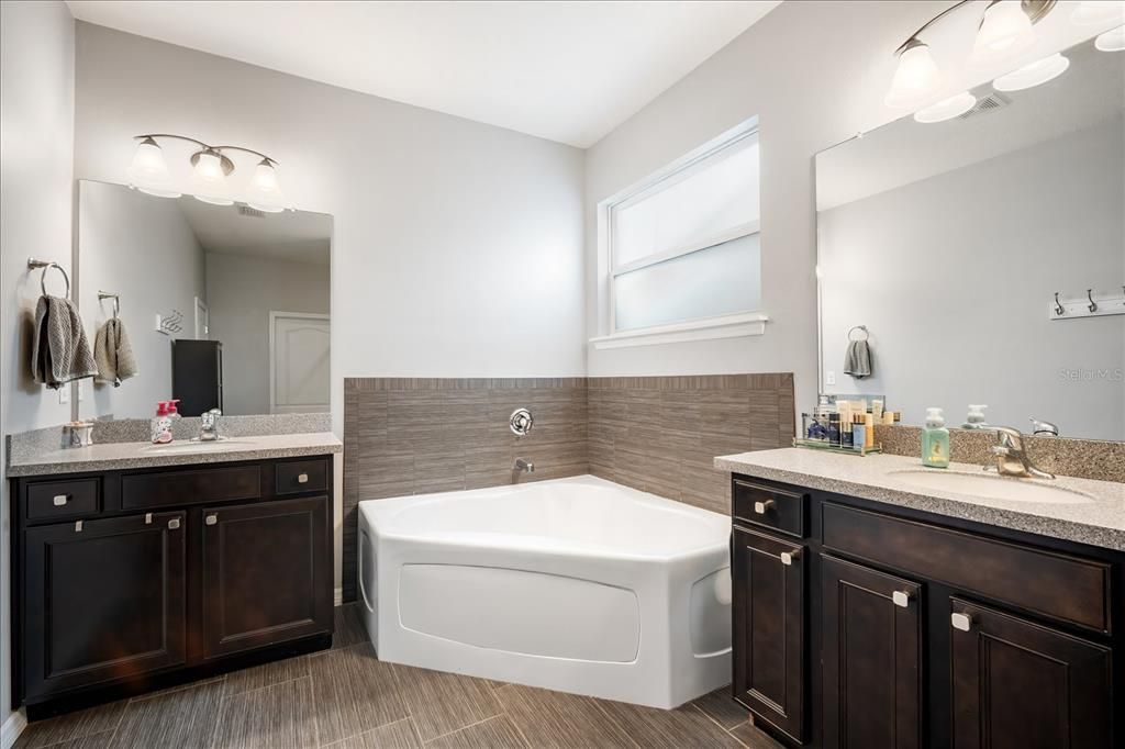 Active With Contract: $499,000 (4 beds, 2 baths, 2952 Square Feet)