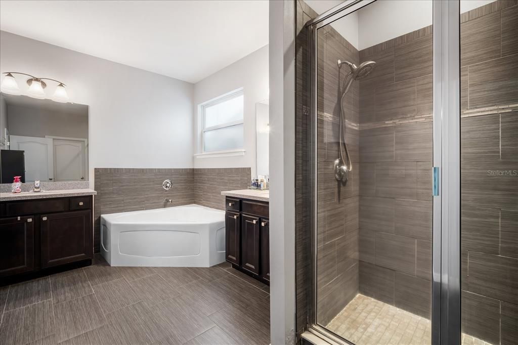 Active With Contract: $499,000 (4 beds, 2 baths, 2952 Square Feet)