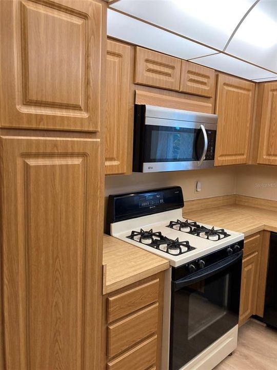 На продажу: $100,000 (2 спален, 2 ванн, 1245 Квадратных фут)