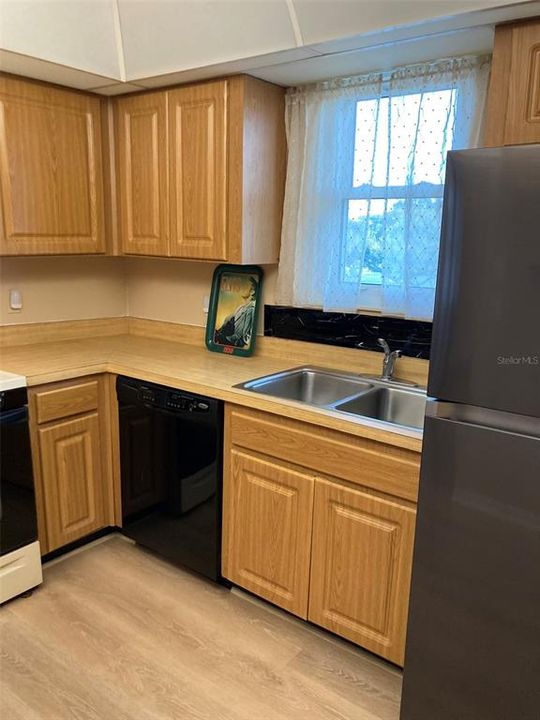 На продажу: $100,000 (2 спален, 2 ванн, 1245 Квадратных фут)