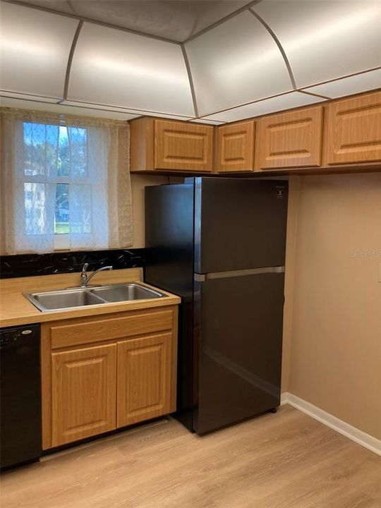 На продажу: $100,000 (2 спален, 2 ванн, 1245 Квадратных фут)