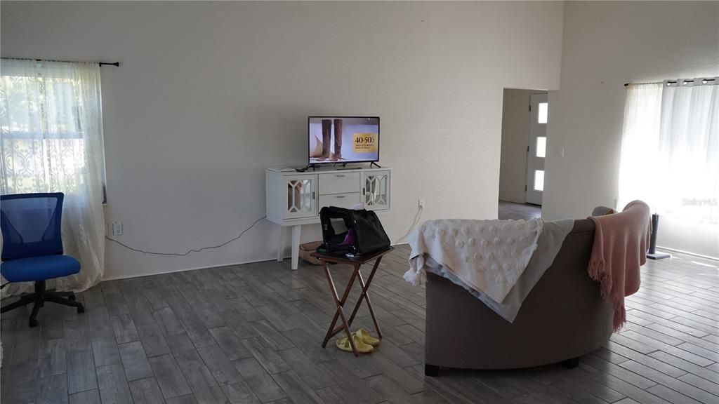 Active With Contract: $175,000 (3 beds, 2 baths, 1447 Square Feet)