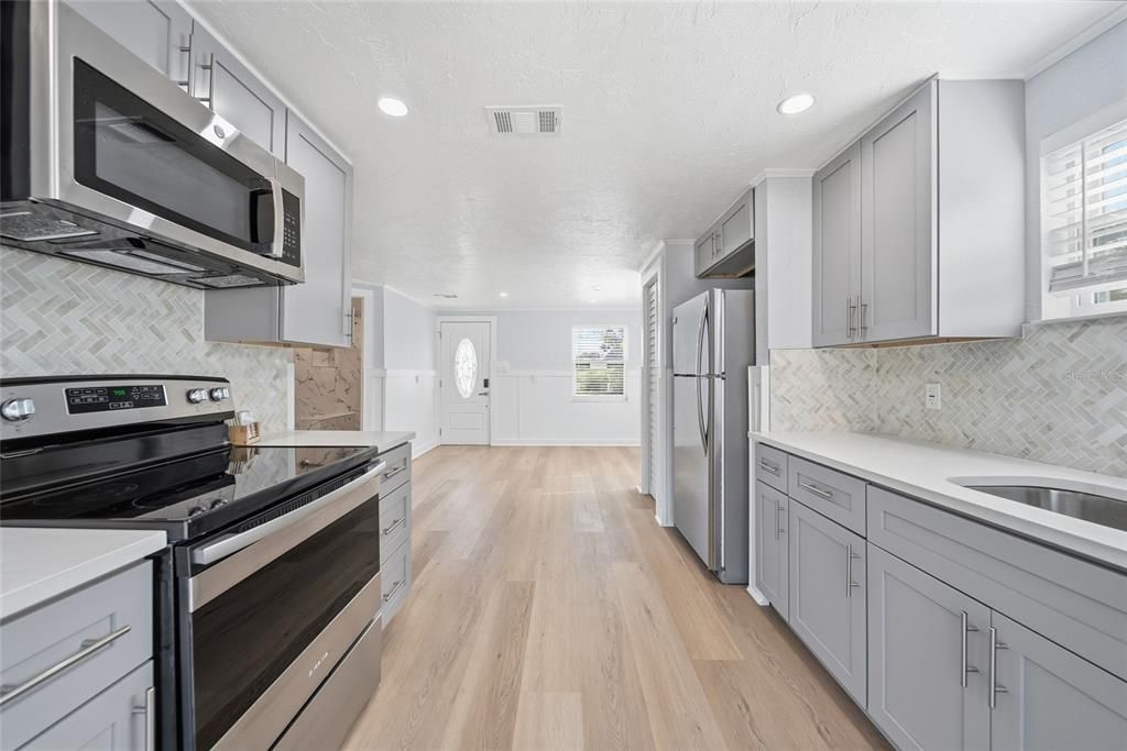 For Sale: $455,900 (2 beds, 1 baths, 1056 Square Feet)