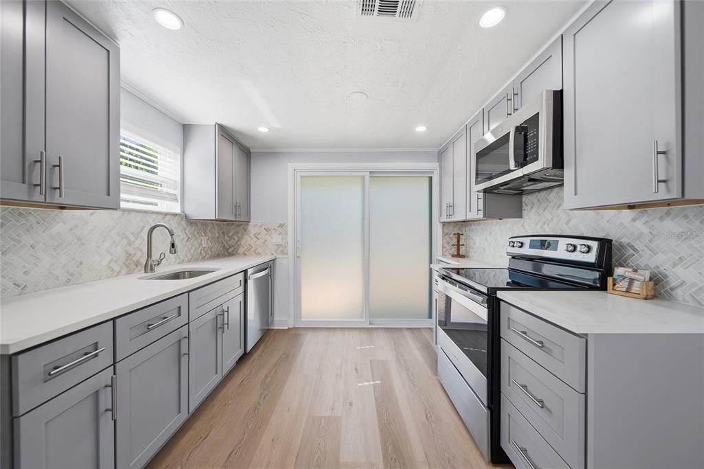 For Sale: $455,900 (2 beds, 1 baths, 1056 Square Feet)