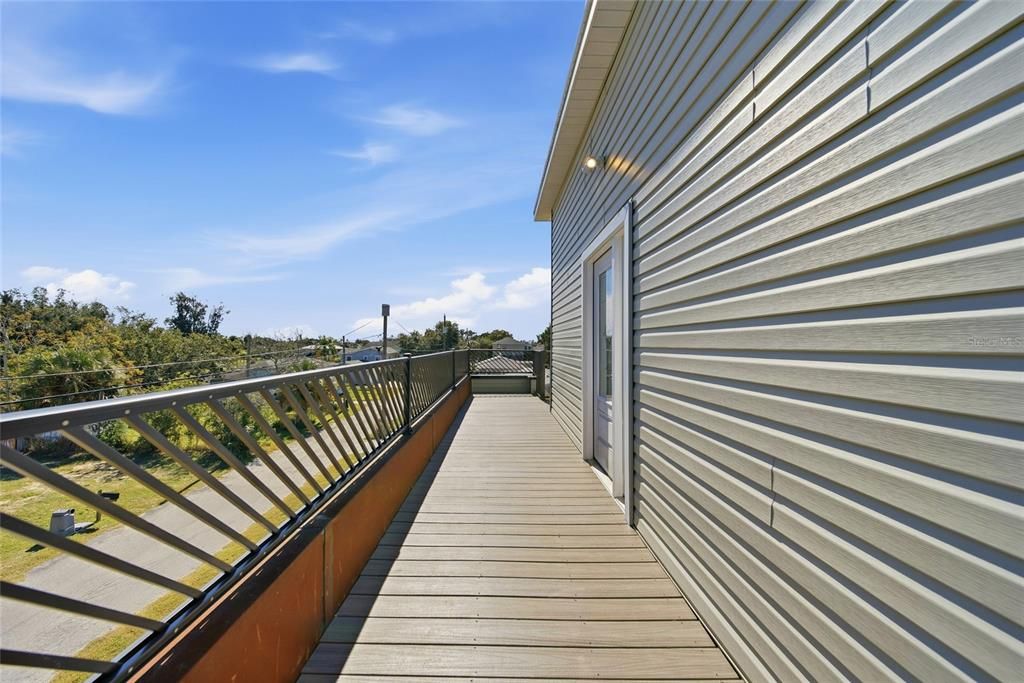 For Sale: $455,900 (2 beds, 1 baths, 1056 Square Feet)