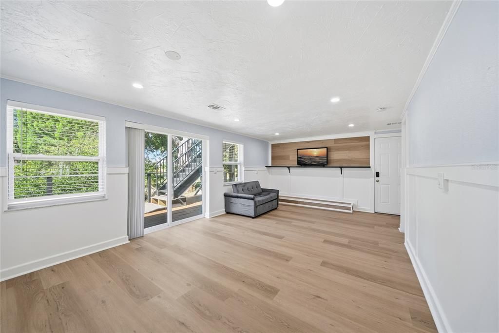 For Sale: $455,900 (2 beds, 1 baths, 1056 Square Feet)