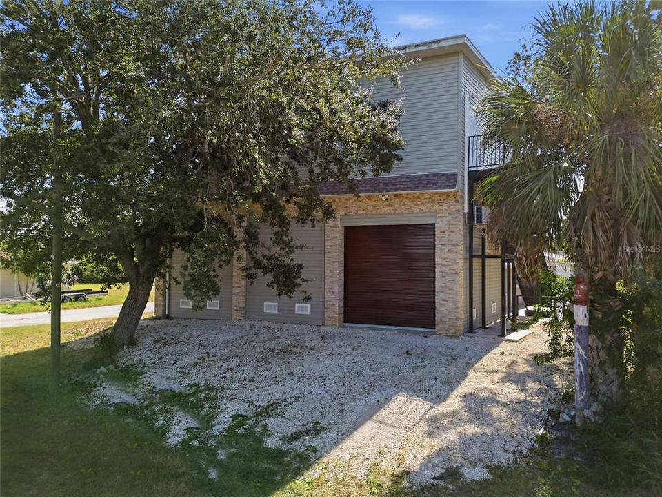 For Sale: $455,900 (2 beds, 1 baths, 1056 Square Feet)