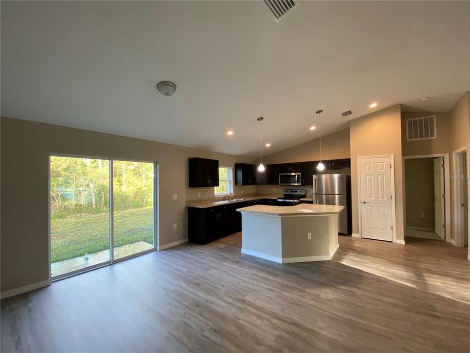 出租: $1,795 (3 贝兹, 2 浴室, 1549 平方英尺)