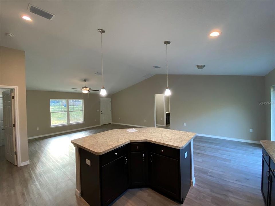 出租: $1,795 (3 贝兹, 2 浴室, 1549 平方英尺)