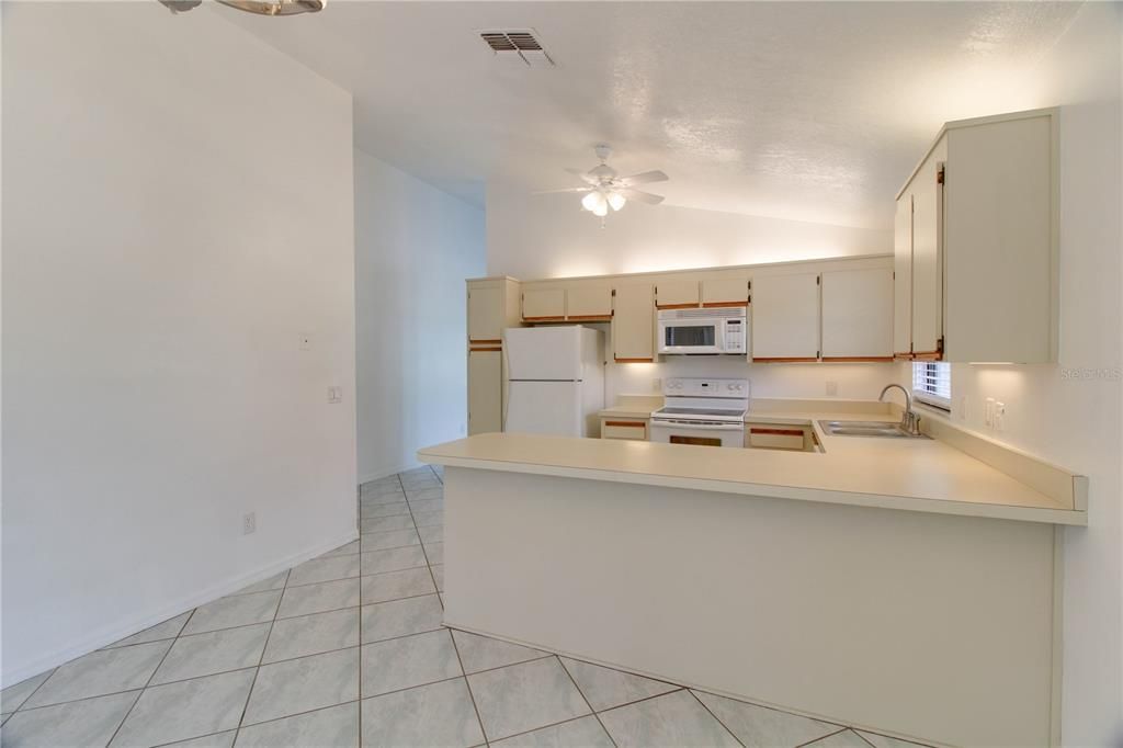 For Rent: $2,395 (3 beds, 2 baths, 1518 Square Feet)