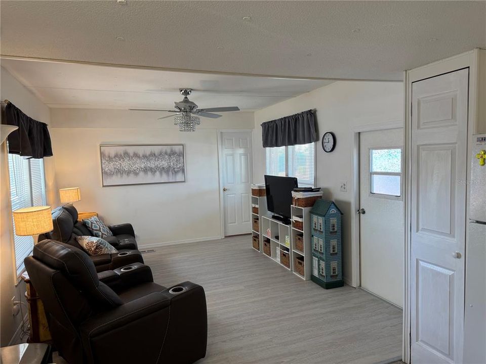 For Rent: $2,500 (2 beds, 1 baths, 684 Square Feet)