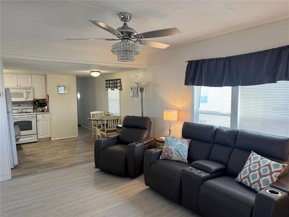 For Rent: $2,500 (2 beds, 1 baths, 684 Square Feet)