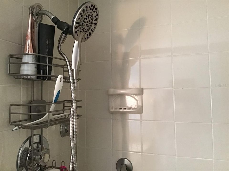 For Rent: $2,500 (2 beds, 1 baths, 684 Square Feet)