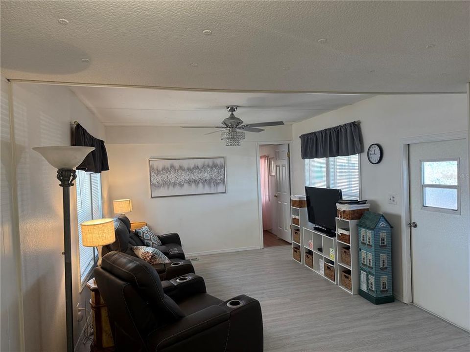 For Rent: $2,500 (2 beds, 1 baths, 684 Square Feet)