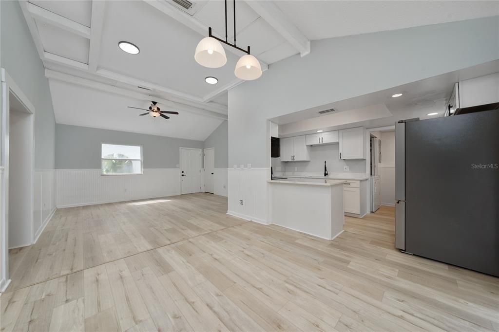 For Rent: $2,275 (4 beds, 2 baths, 1148 Square Feet)