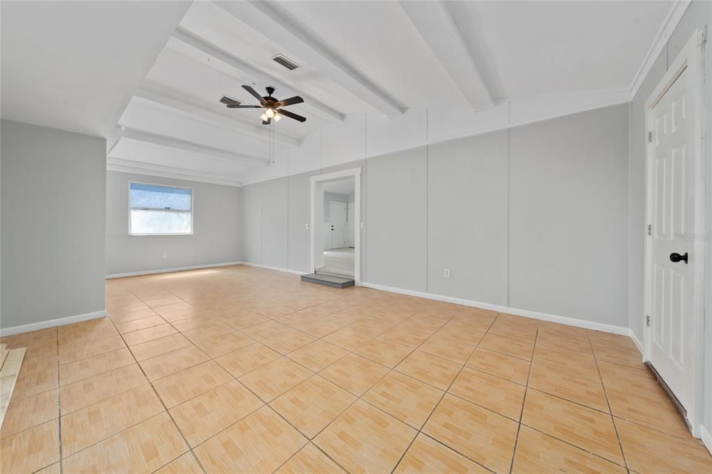 For Rent: $2,275 (4 beds, 2 baths, 1148 Square Feet)