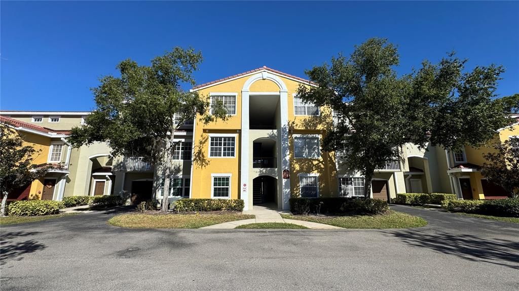 Recently Rented: $1,545 (1 beds, 1 baths, 957 Square Feet)