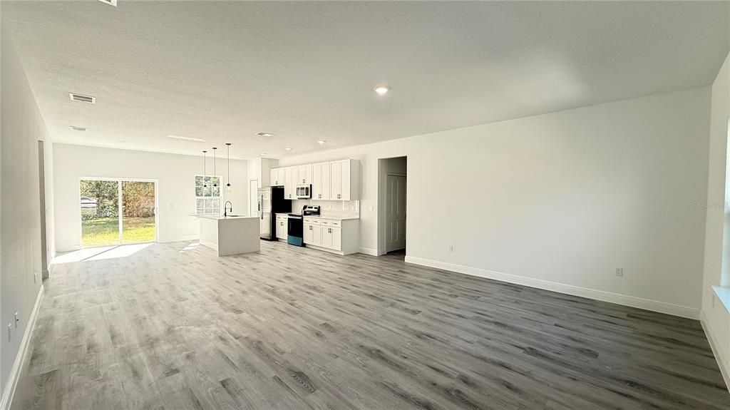 出租: $2,100 (4 贝兹, 2 浴室, 1774 平方英尺)