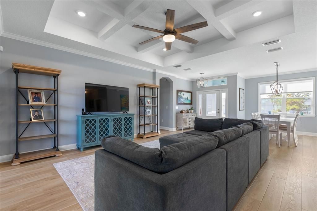 Под контрактом: $632,700 (3 спален, 2 ванн, 1852 Квадратных фут)