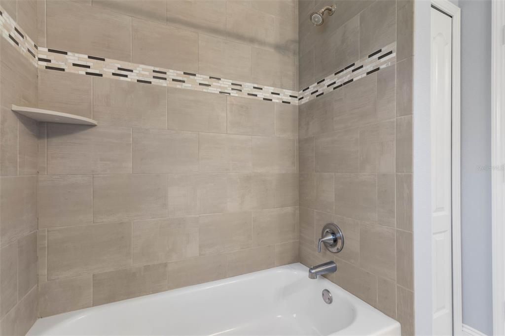 Под контрактом: $632,700 (3 спален, 2 ванн, 1852 Квадратных фут)