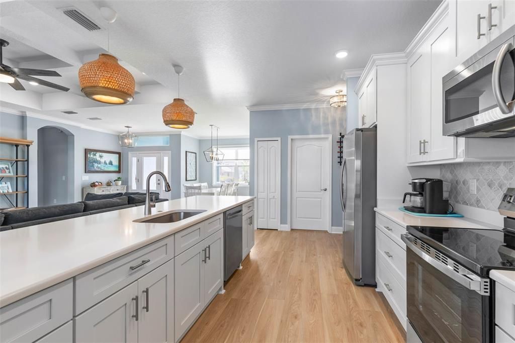 Под контрактом: $632,700 (3 спален, 2 ванн, 1852 Квадратных фут)