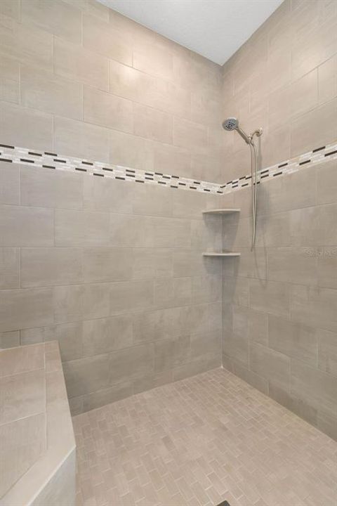 Под контрактом: $632,700 (3 спален, 2 ванн, 1852 Квадратных фут)