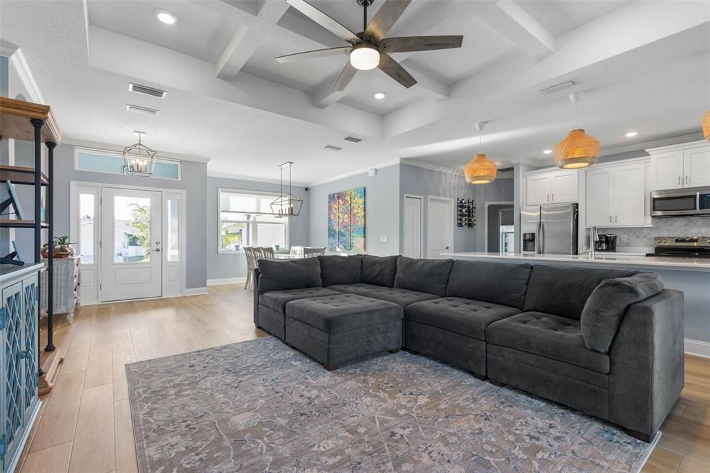 Под контрактом: $632,700 (3 спален, 2 ванн, 1852 Квадратных фут)