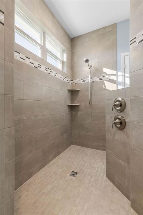 Под контрактом: $632,700 (3 спален, 2 ванн, 1852 Квадратных фут)