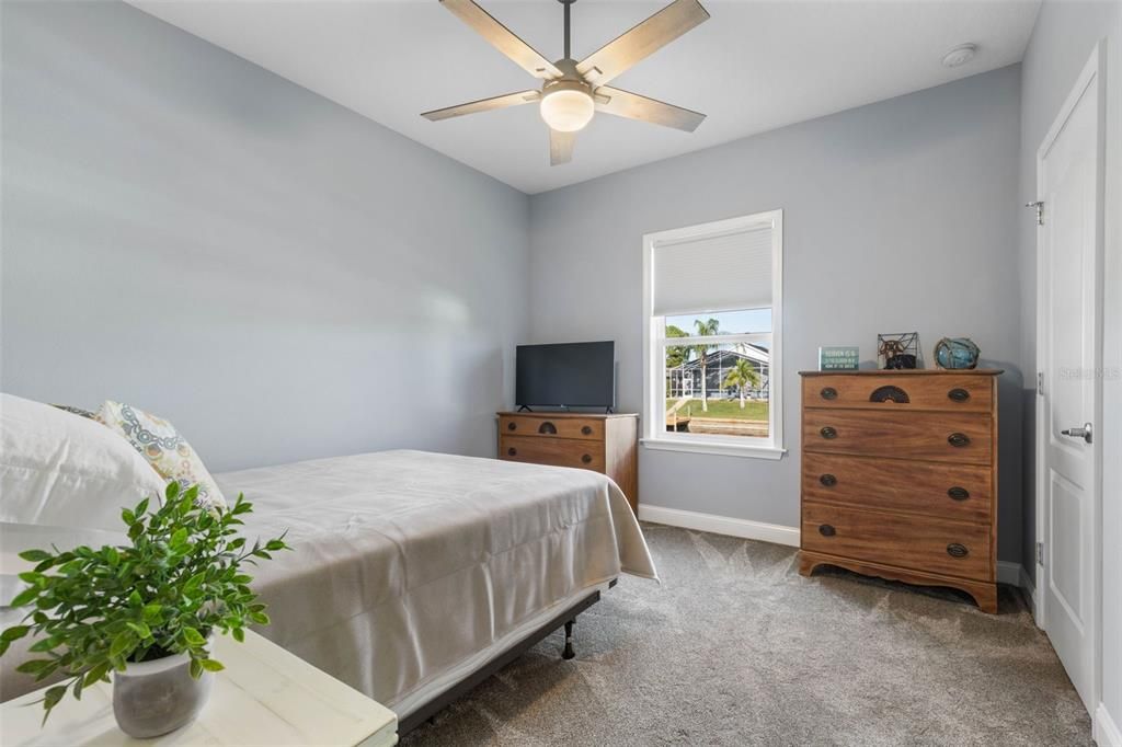 Под контрактом: $632,700 (3 спален, 2 ванн, 1852 Квадратных фут)