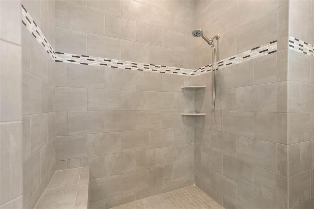 Под контрактом: $632,700 (3 спален, 2 ванн, 1852 Квадратных фут)