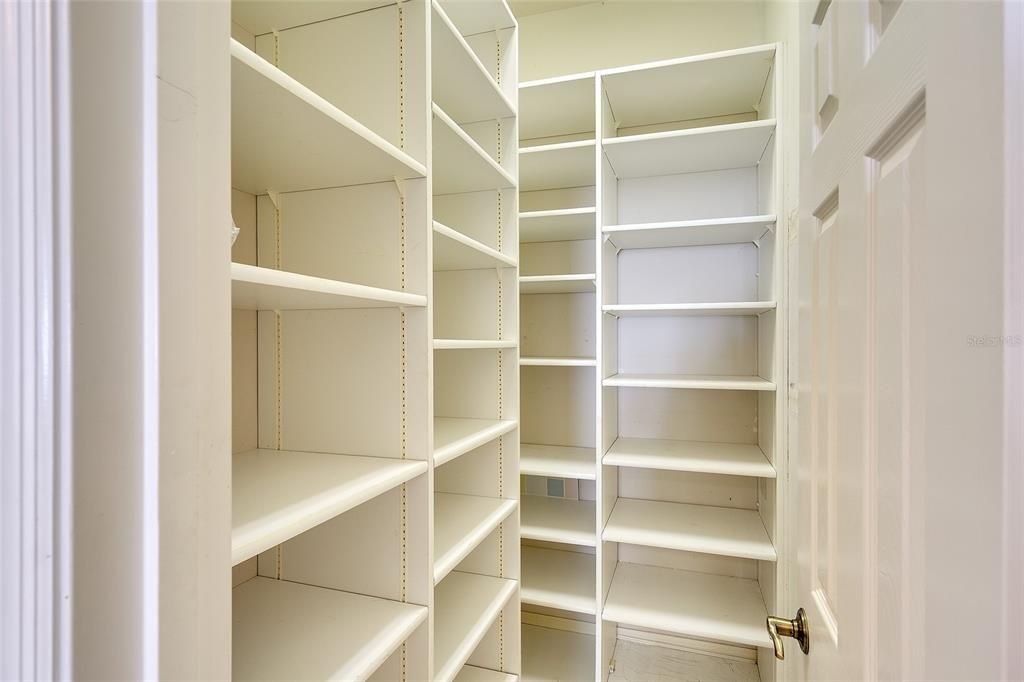 For Sale: $475,000 (2 beds, 2 baths, 1933 Square Feet)