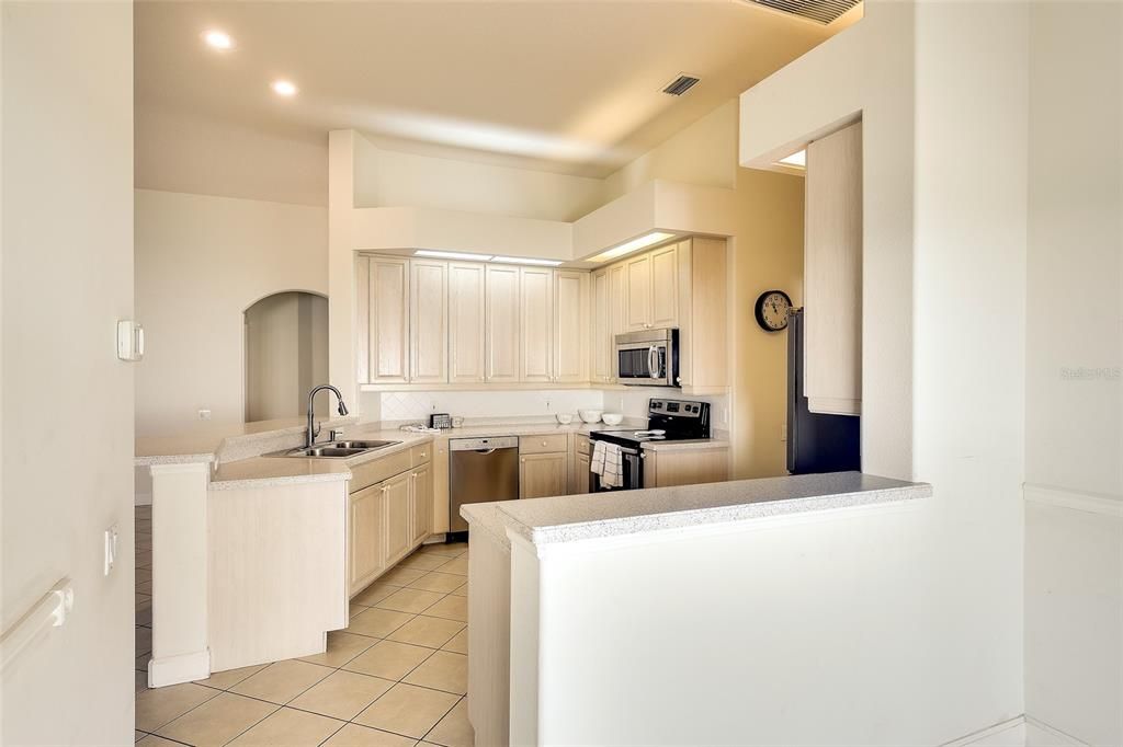 For Sale: $475,000 (2 beds, 2 baths, 1933 Square Feet)