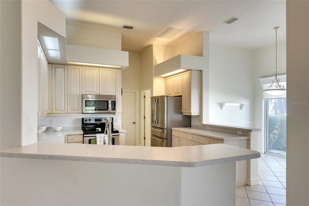 For Sale: $475,000 (2 beds, 2 baths, 1933 Square Feet)