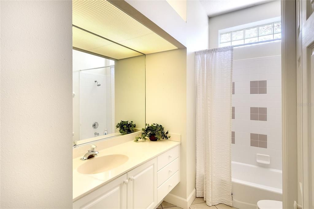 For Sale: $475,000 (2 beds, 2 baths, 1933 Square Feet)