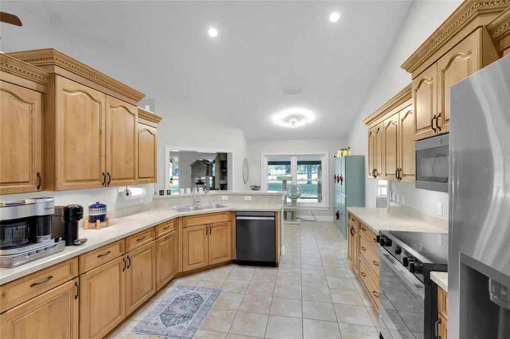 На продажу: $575,000 (3 спален, 2 ванн, 2356 Квадратных фут)