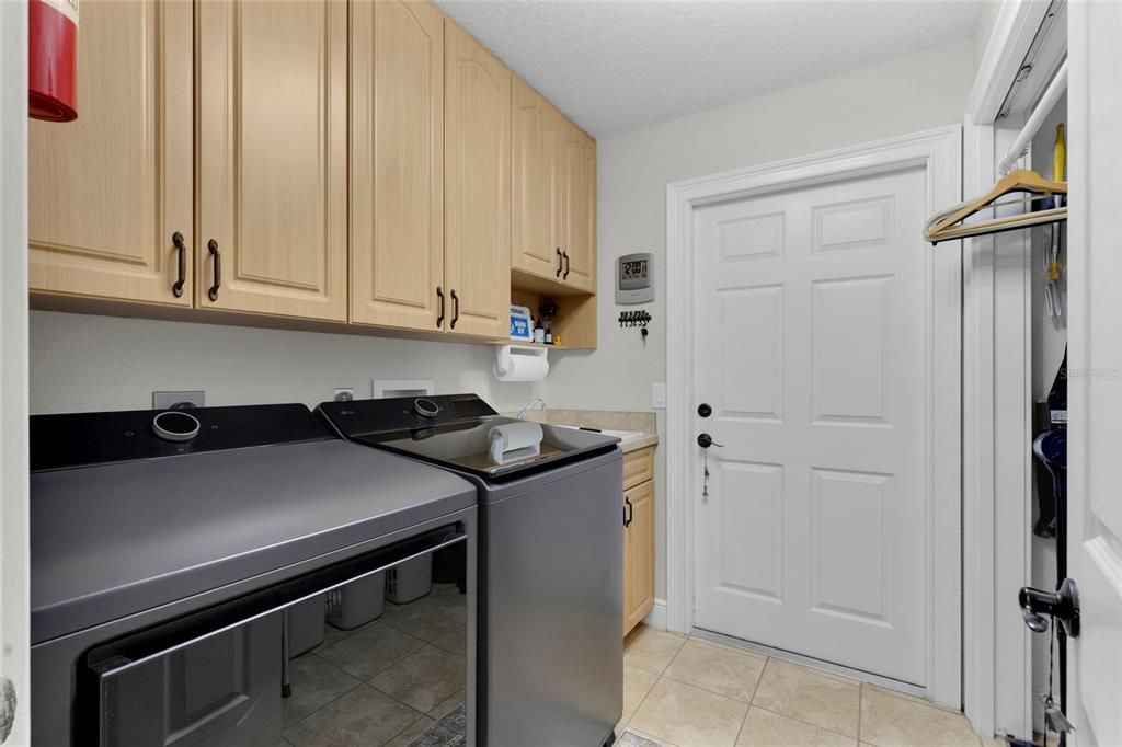 На продажу: $575,000 (3 спален, 2 ванн, 2356 Квадратных фут)