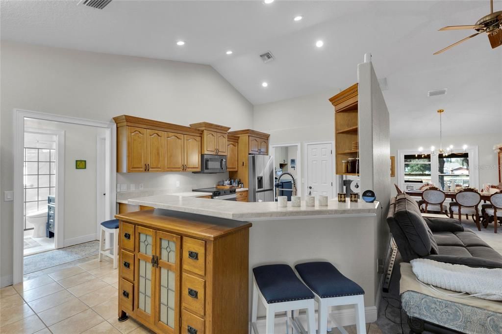 На продажу: $575,000 (3 спален, 2 ванн, 2356 Квадратных фут)