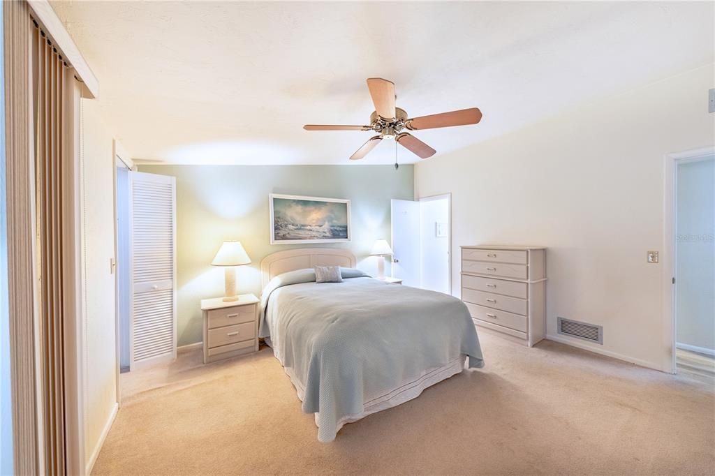 待售: $229,000 (2 贝兹, 2 浴室, 1154 平方英尺)