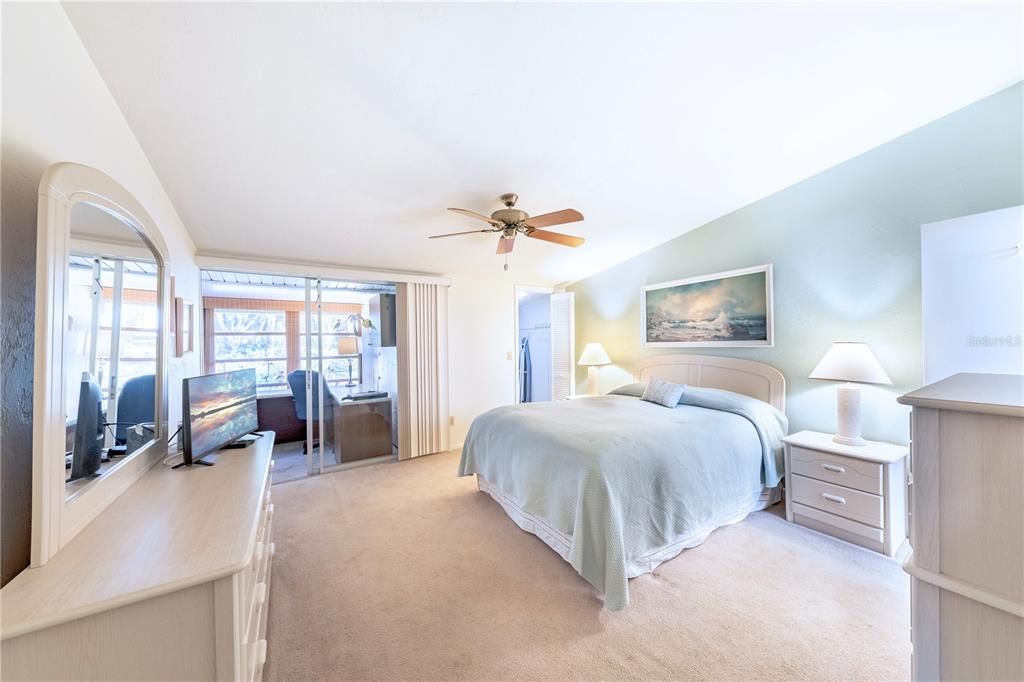 待售: $229,000 (2 贝兹, 2 浴室, 1154 平方英尺)