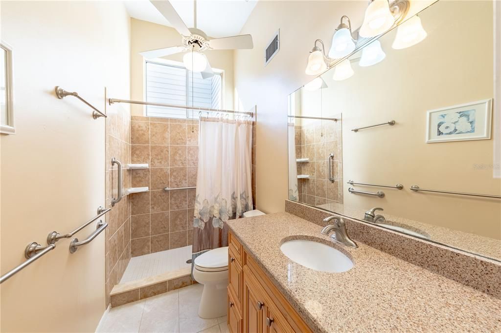 待售: $229,000 (2 贝兹, 2 浴室, 1154 平方英尺)