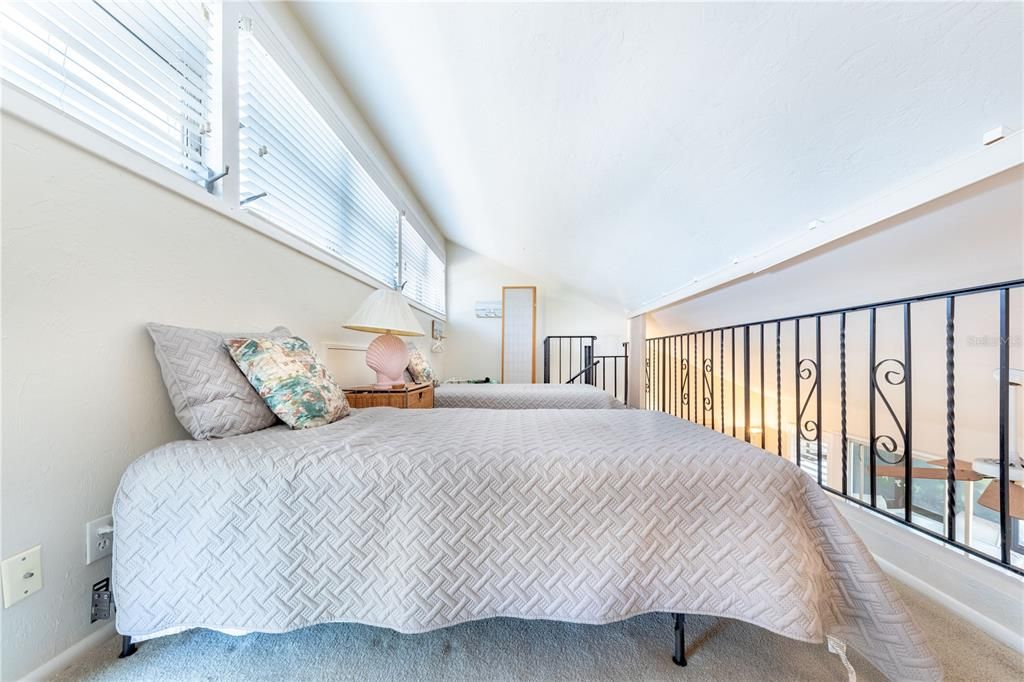 待售: $229,000 (2 贝兹, 2 浴室, 1154 平方英尺)